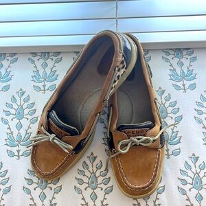 Sperry, boat shoe.